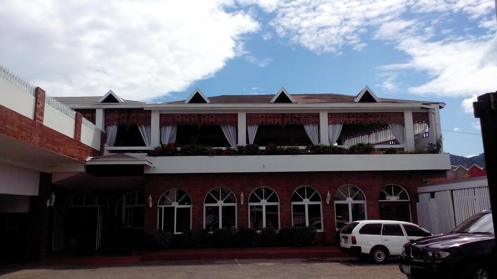 Village Hotel Ocho Rios Eksteriør billede