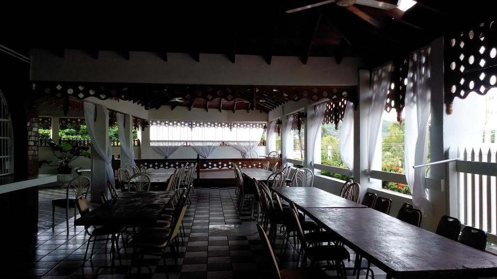 Village Hotel Ocho Rios Eksteriør billede