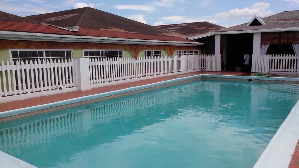 Village Hotel Ocho Rios Eksteriør billede
