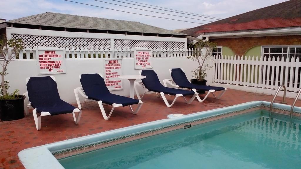 Village Hotel Ocho Rios Eksteriør billede