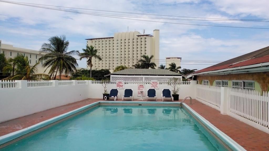 Village Hotel Ocho Rios Eksteriør billede