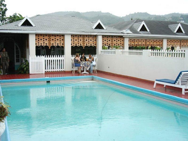 Village Hotel Ocho Rios Eksteriør billede